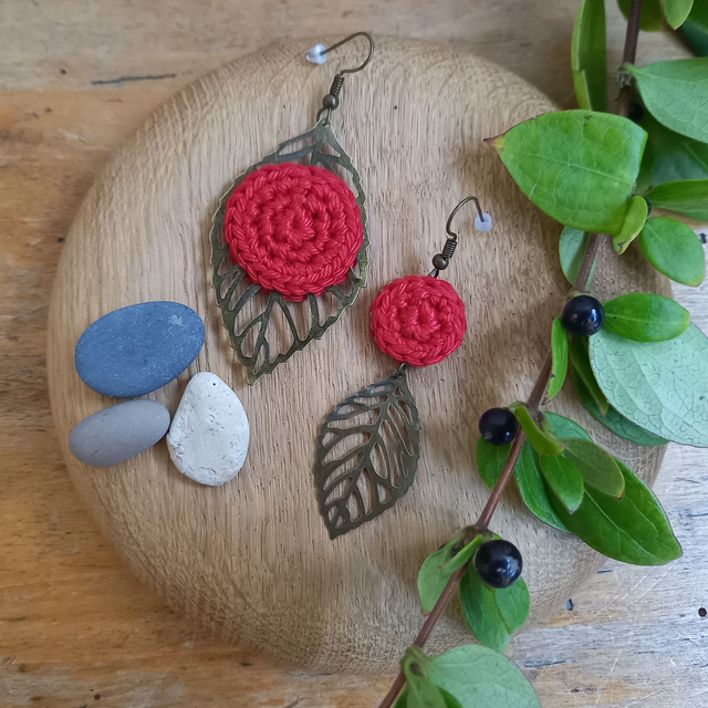 Boucles d&#039;oreille asymétriques Feuilles - Rouges