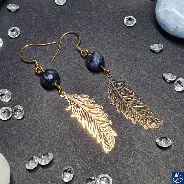 Boucles d&#039;oreilles plumes et sodalite