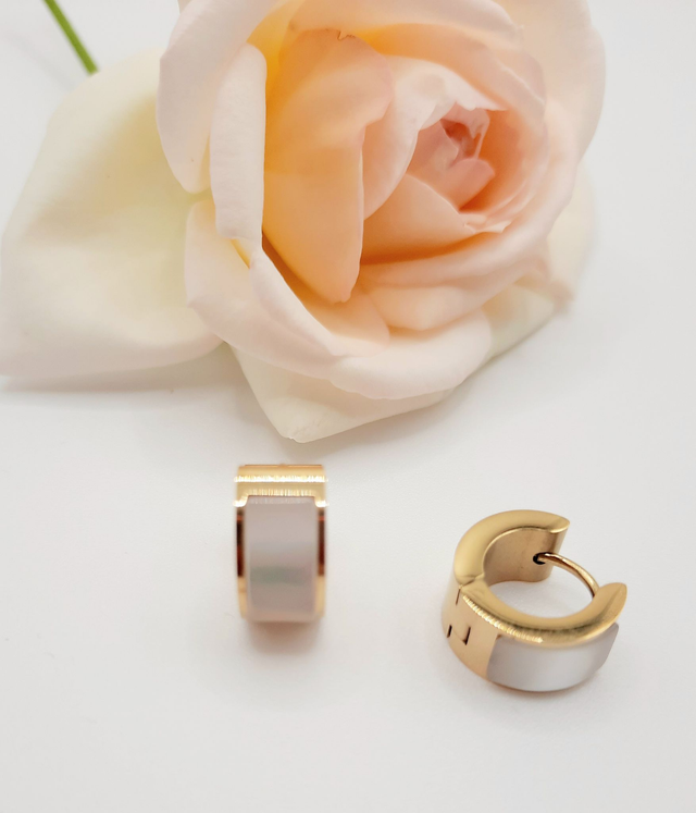 Emeline-Mini créoles larges nacrées