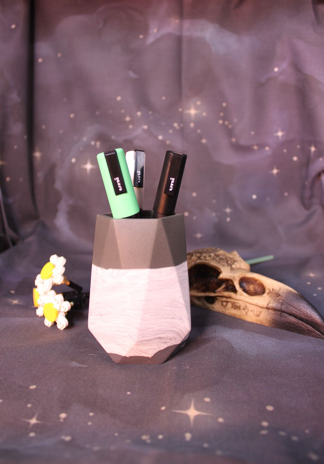 Pot à crayons hexagonal