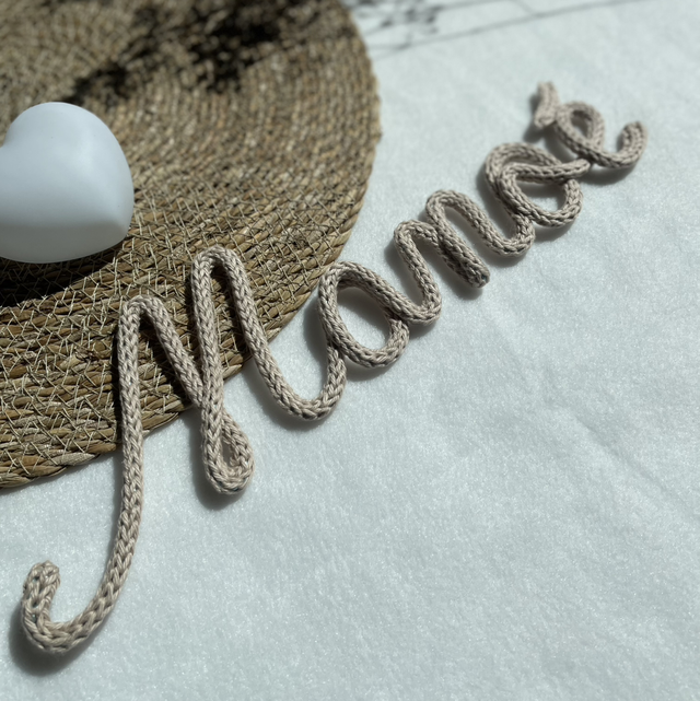 Prénom décoratif en tricotin