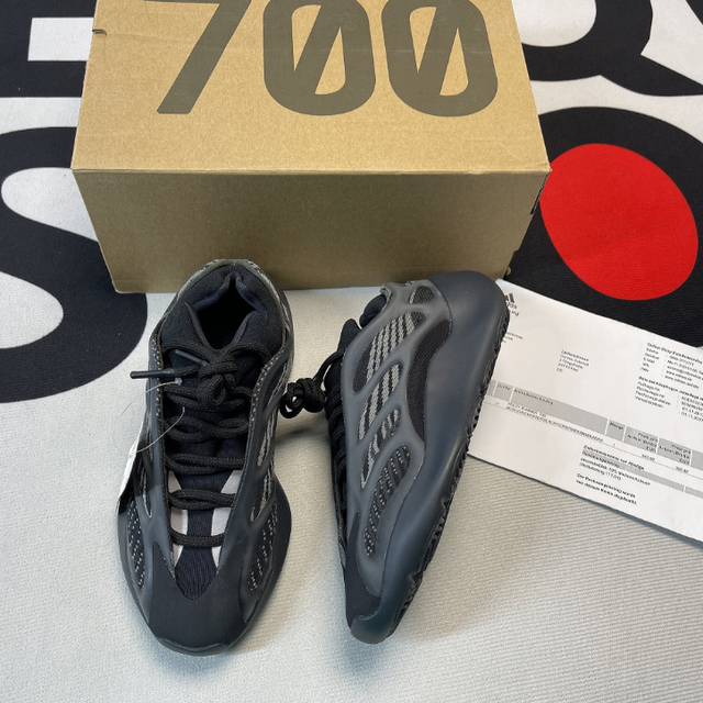 Yeezy 700- Noir