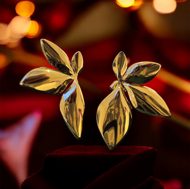 Boucles d’oreilles dorées “Eliora” – Élégance naturelle et confiance