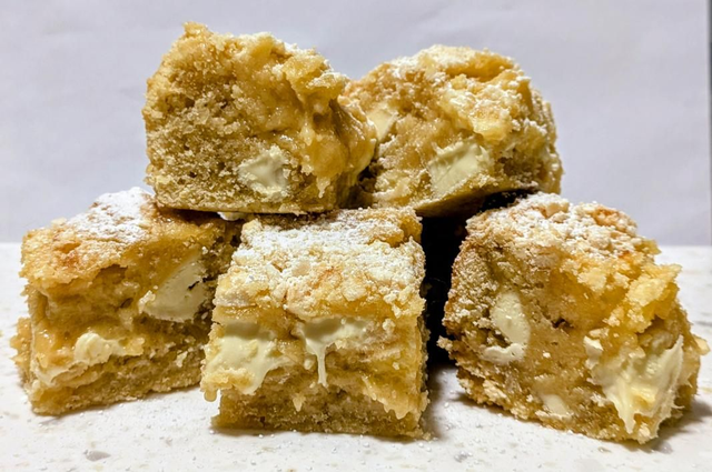Lemon meringue blondies, 20 x, 5cm x 5cm pieces