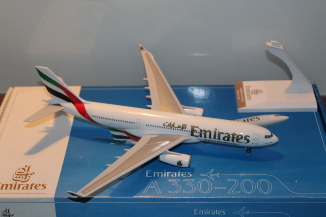 Emirates A330-200 (A6-EKX), 1:200