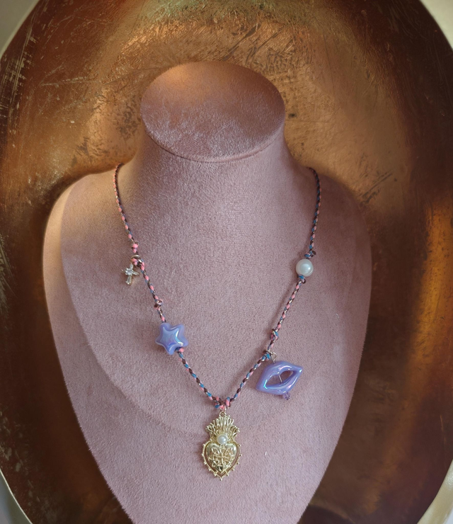 COLLIER "BOHEME" CORDON + BRELOQUES LILAS 0000405