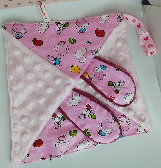 Doudou avec oreilles de lapin - rose