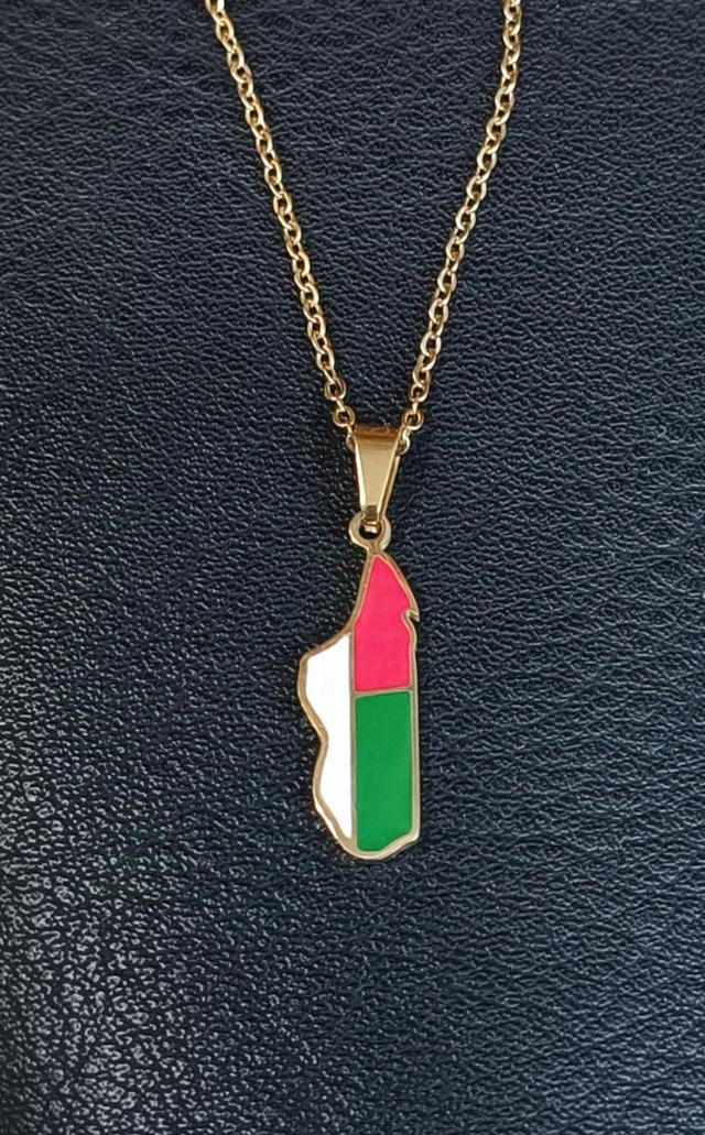 Collier carte Madagascar drapeau 