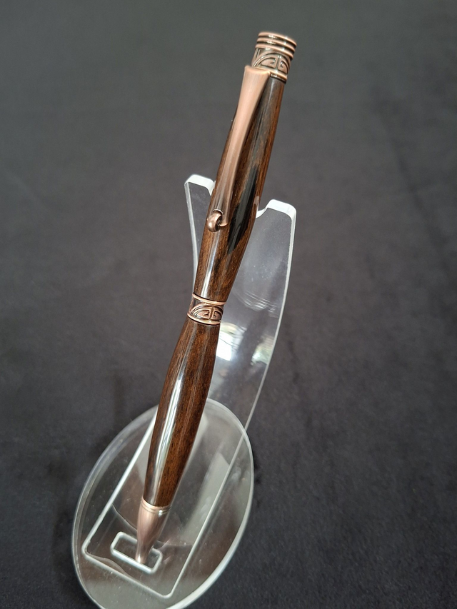 Stylo Arabesque cuivré en ziricote