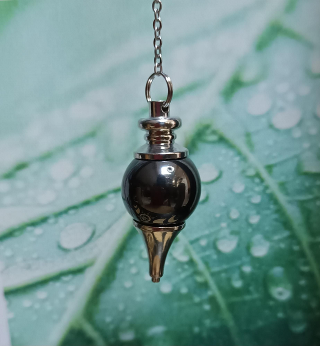 Pendule divinatoire sphère en hématite