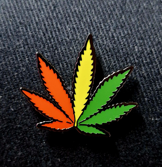 PIN&#039;S FEUILLE WEED