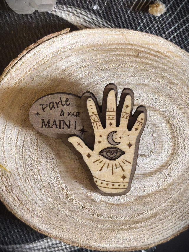Pin's "Parle à ma main" en noyer et tilleul