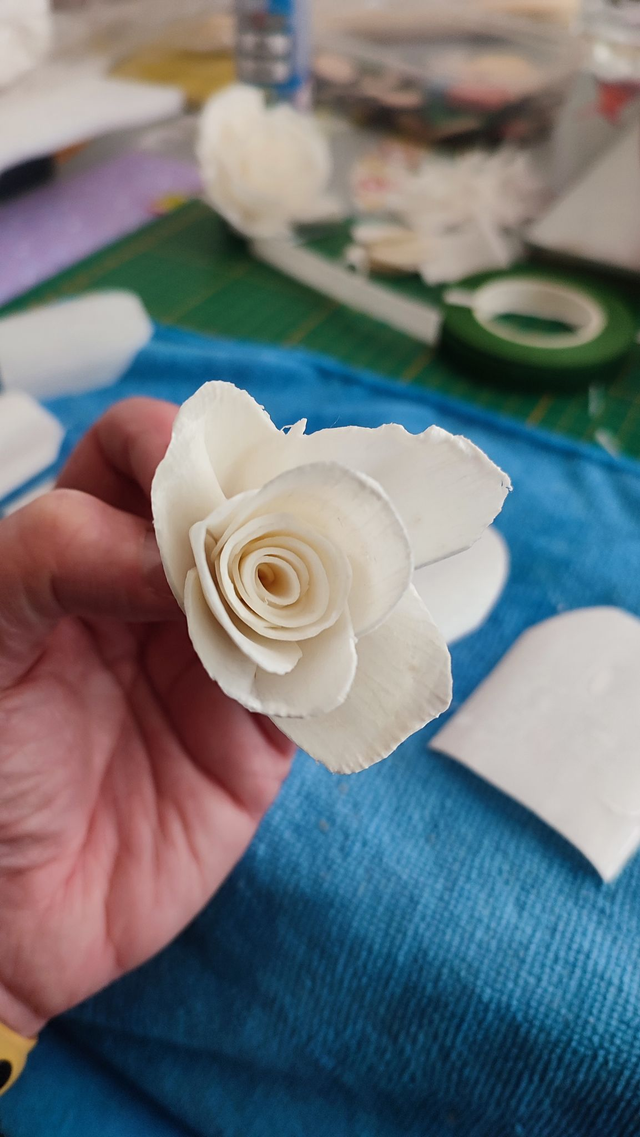 Bouquet de roses en bois de sola - fait main en France