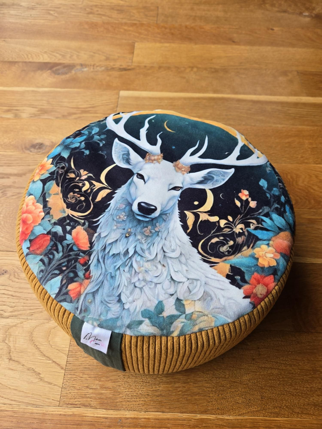 Zafu sacré,  coussin de méditation Cerf Blanc