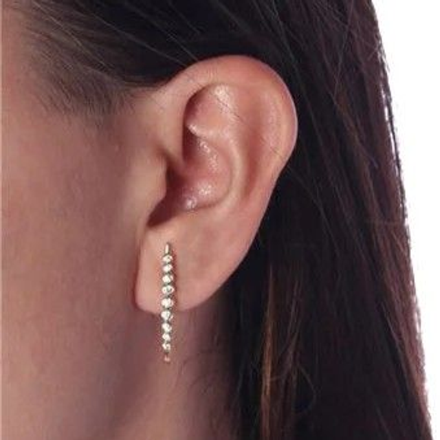 Brinco Reto Cravação Inglesa - Ouro