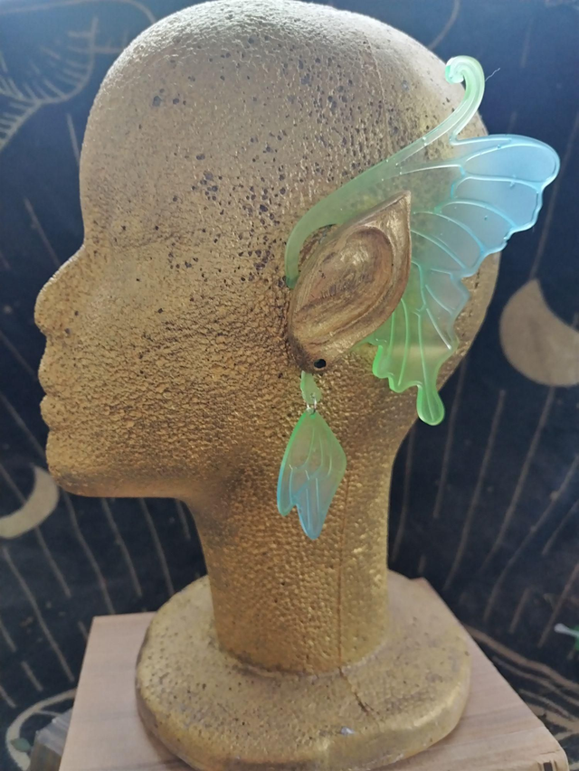 Kevyemmät Korvakäädyt Perhonen / Lightweight ear cuffs Butterfly