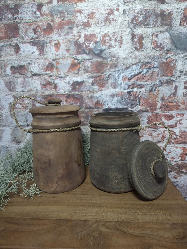 Houten pot met deksel 'B'