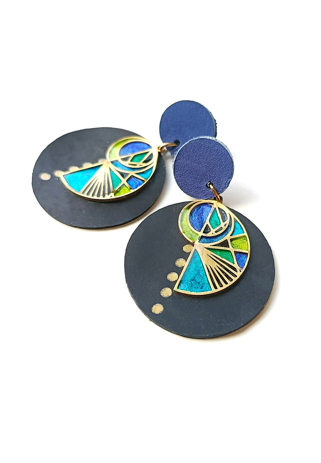  Prêtresse de la Tèrra Nòira - Chambre à air de tracteur Peinte et Résinée - Ammonite Protectrice