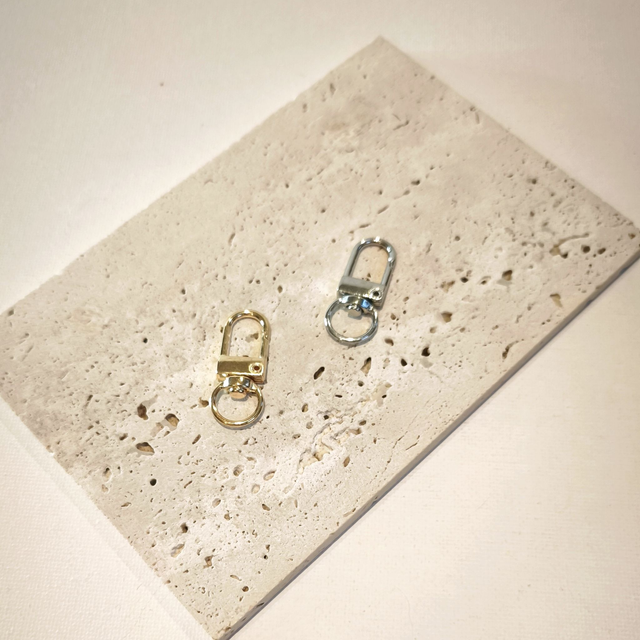 Porte-clés doré ou argenté – Personnalisable avec charm’s – Accessoire tendance