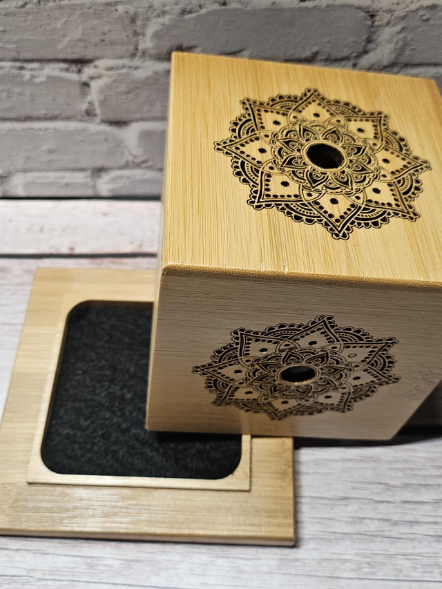Boîte à encens pour cônes – Brûleur en bambou gravé mandala