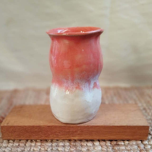 Vase, argile blanc, émail rose et blanc