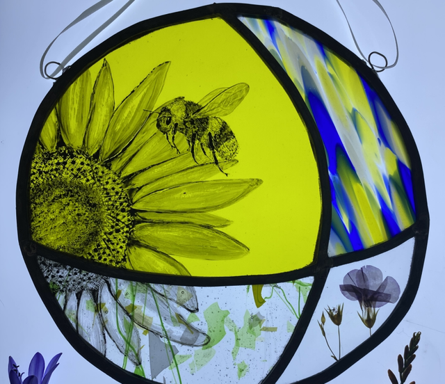 Bee Sunflower circle 