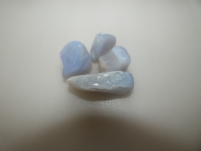 Calcédoine Bleue A.  20mm a 30mm Pièce 