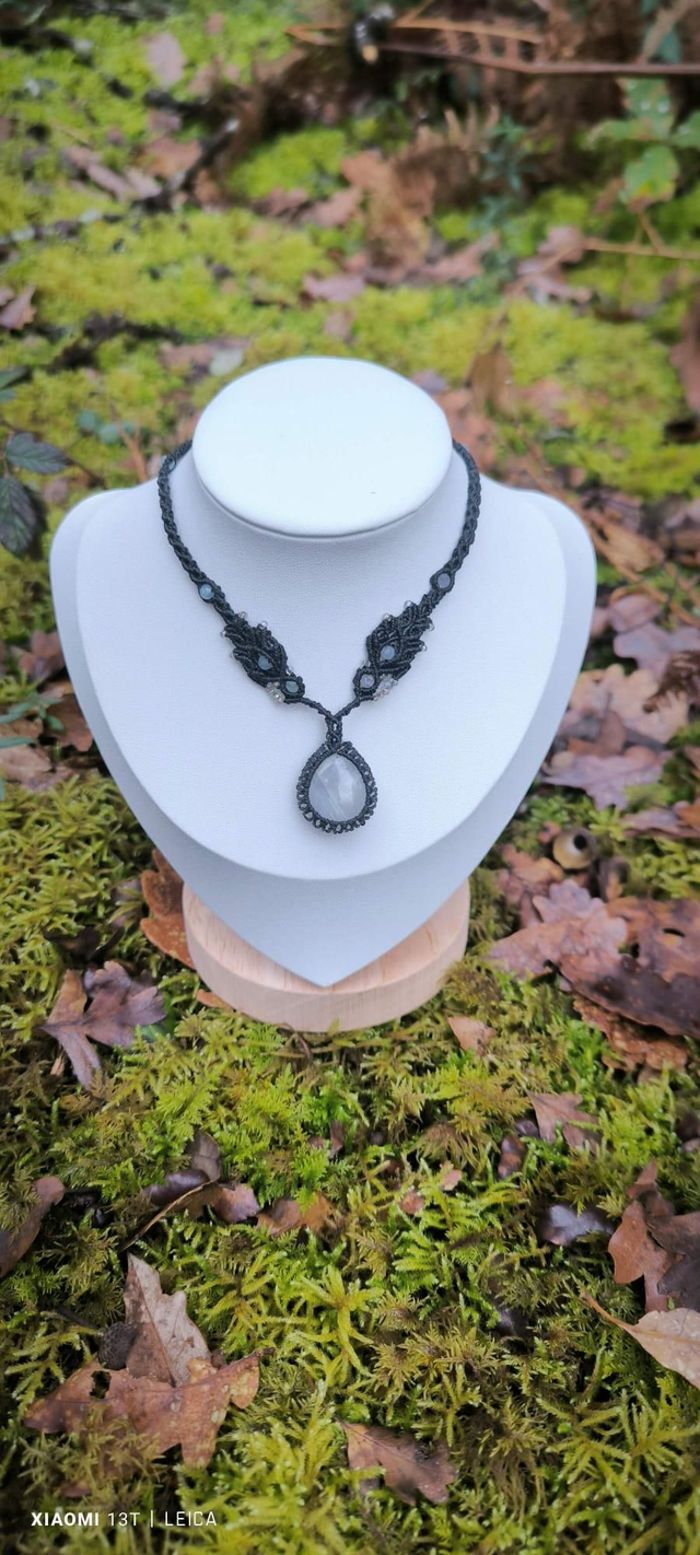 Collier avec une belomorite 