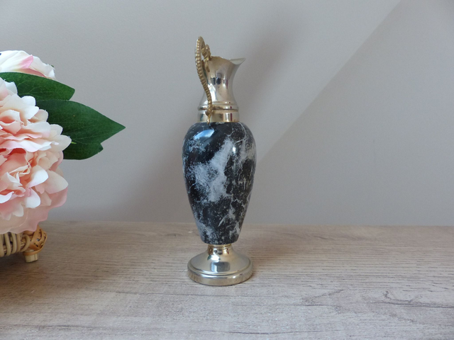 Petit pichet décoratif en marbre noir véritable pierre OMF vintage, pichet miniature avec anse forme serpent, cadeau déco maison intérieur