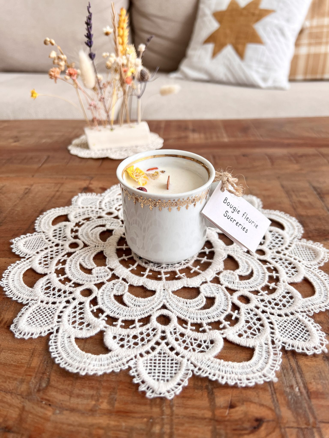 ✨ Bougie Sucreries - tasse à café "frise dorée"