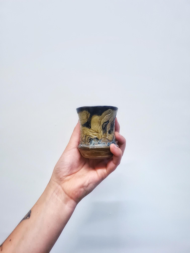 Petite tasse cire et plomb