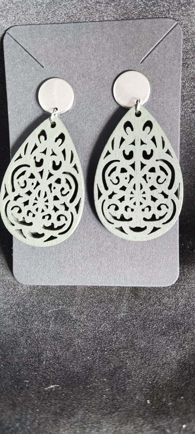 Boucles d’oreilles en bois – Motif ajouré