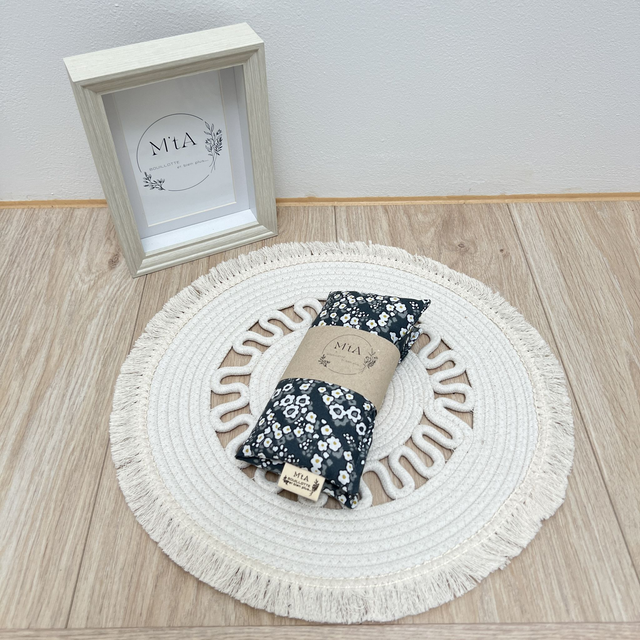 Bouillotte Carrée Petites fleurs sur fond gris