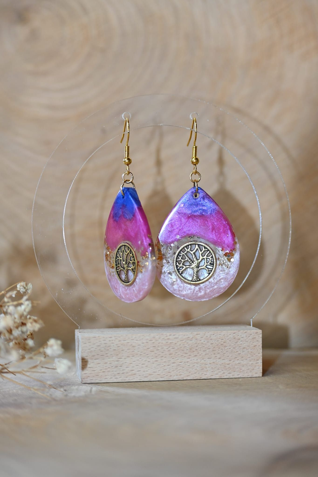 🌿VITAE🌿 Boucles d’oreilles en résine Arbre de vie - Rose / violet✨