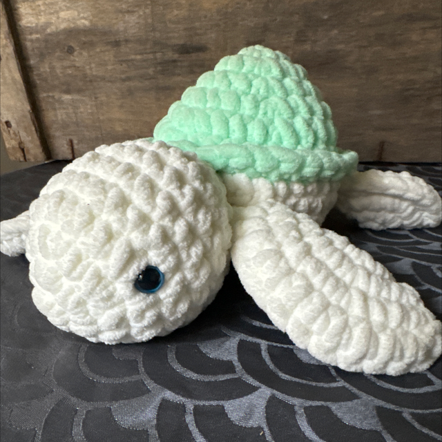 (929) Tortue 🐢 blanche et vert clair 27cm