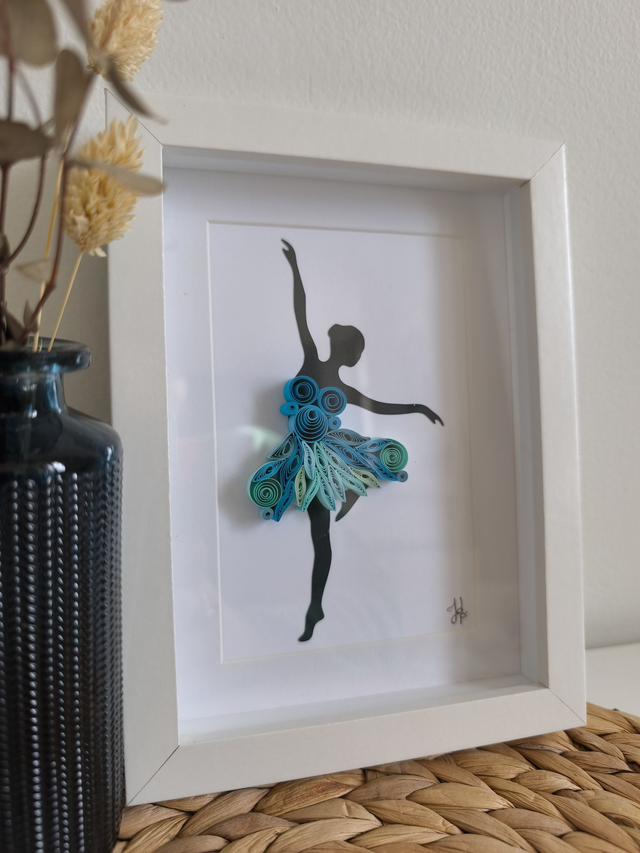 LA DANSEUSE BLEUE