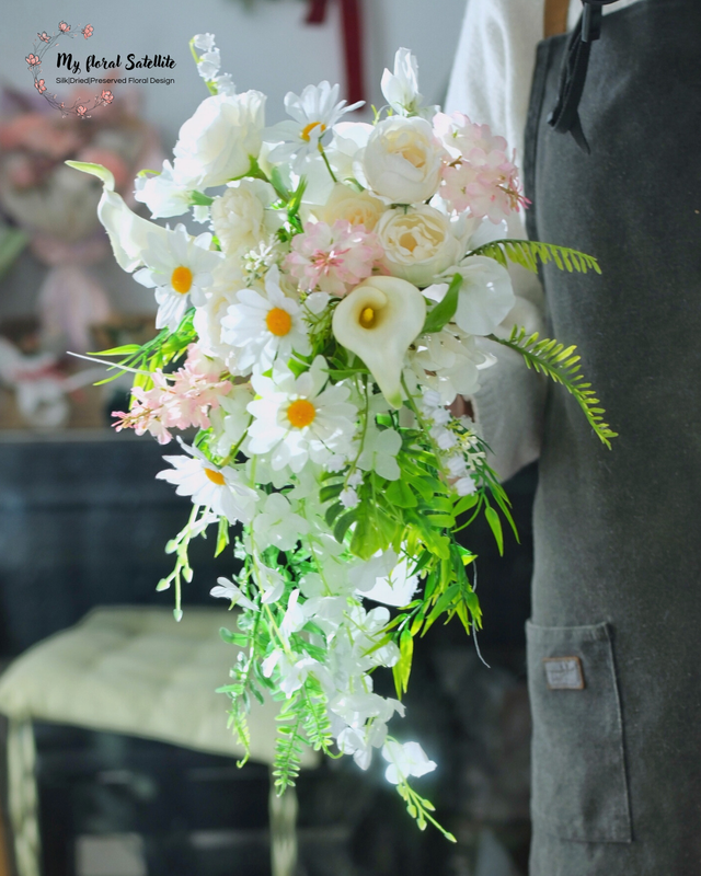 Pre-order | Cloud Dancer | Daisy Teeardrop artificial bouquet | Wedding Bouquet