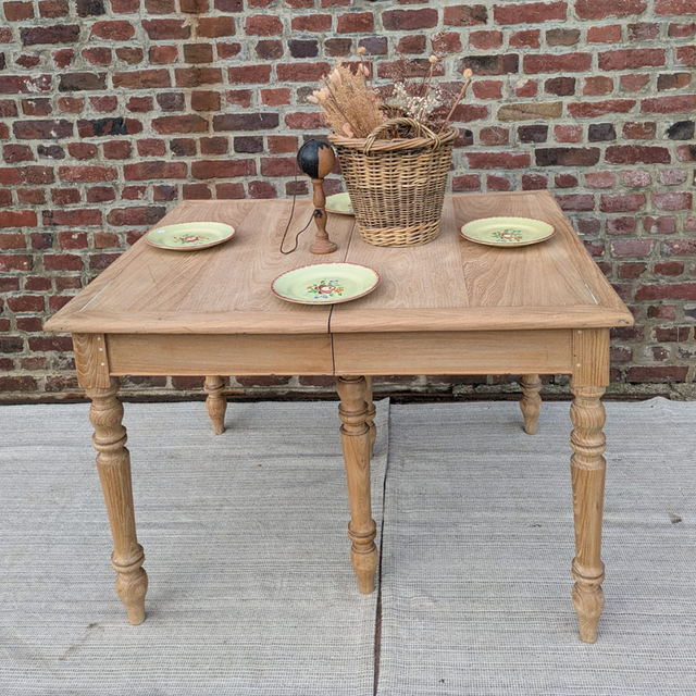 Table carrée avec rallonges