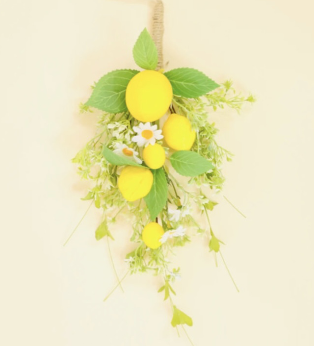 Hanging lemon spray