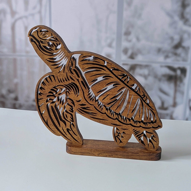 Tortue de mer en acacia