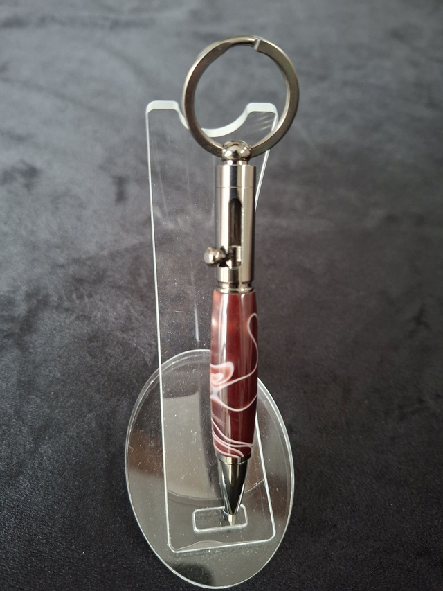 Porte clef stylo Colt en résine bordeaux