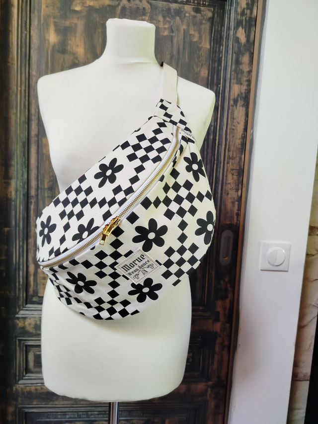 Sac  banane XXL damier fleur NOir et beige 