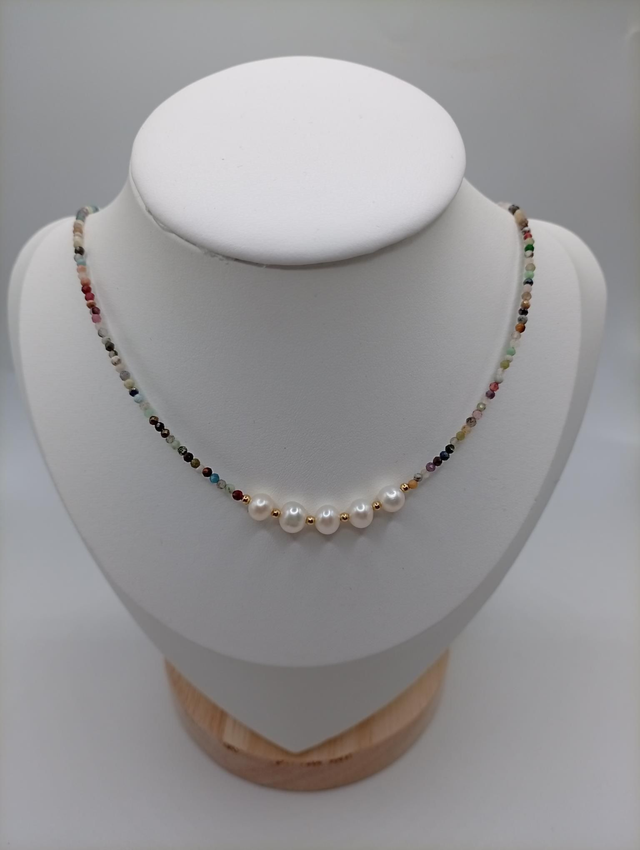 Collar multicolor con perlas del rios