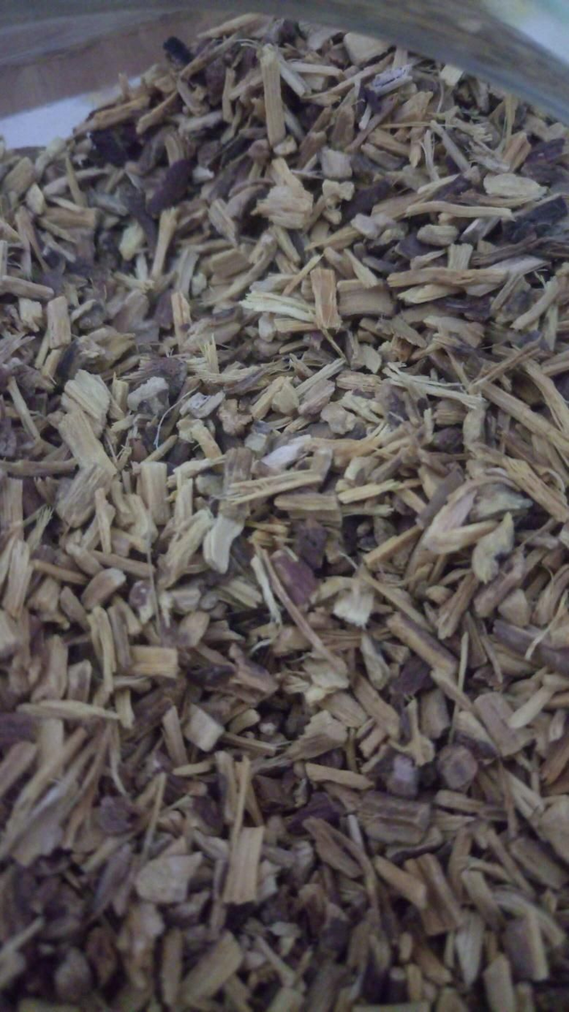 Regaliz raíz cortada