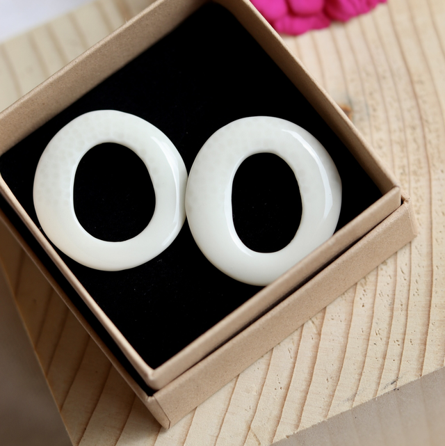 Boucles d'oreilles en porcelaine martelées