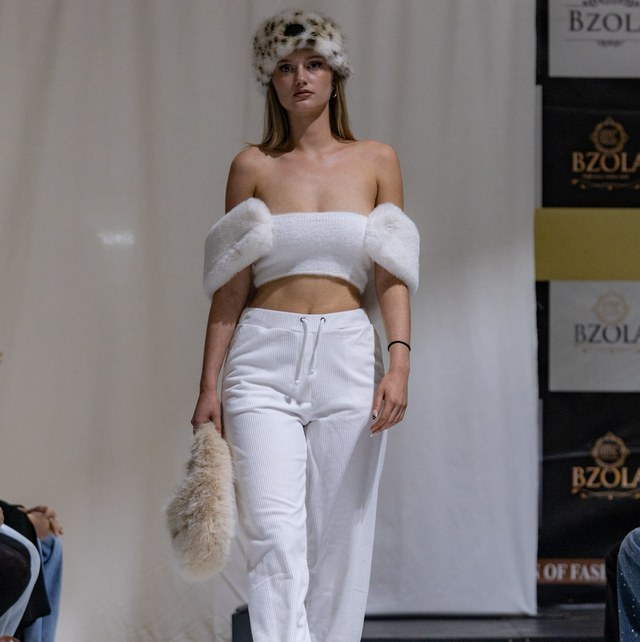 Mini haut en fourrure et pantalon 