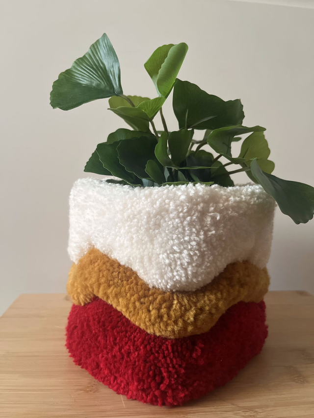 Cache pot vague (jaune, beige et rouge)