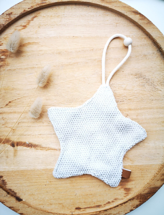 Attache tétine Etoile CREME