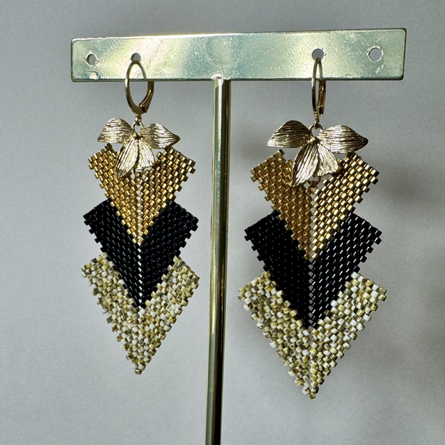 Boucles d’oreilles graphiques – Noir, blanc &amp; doré