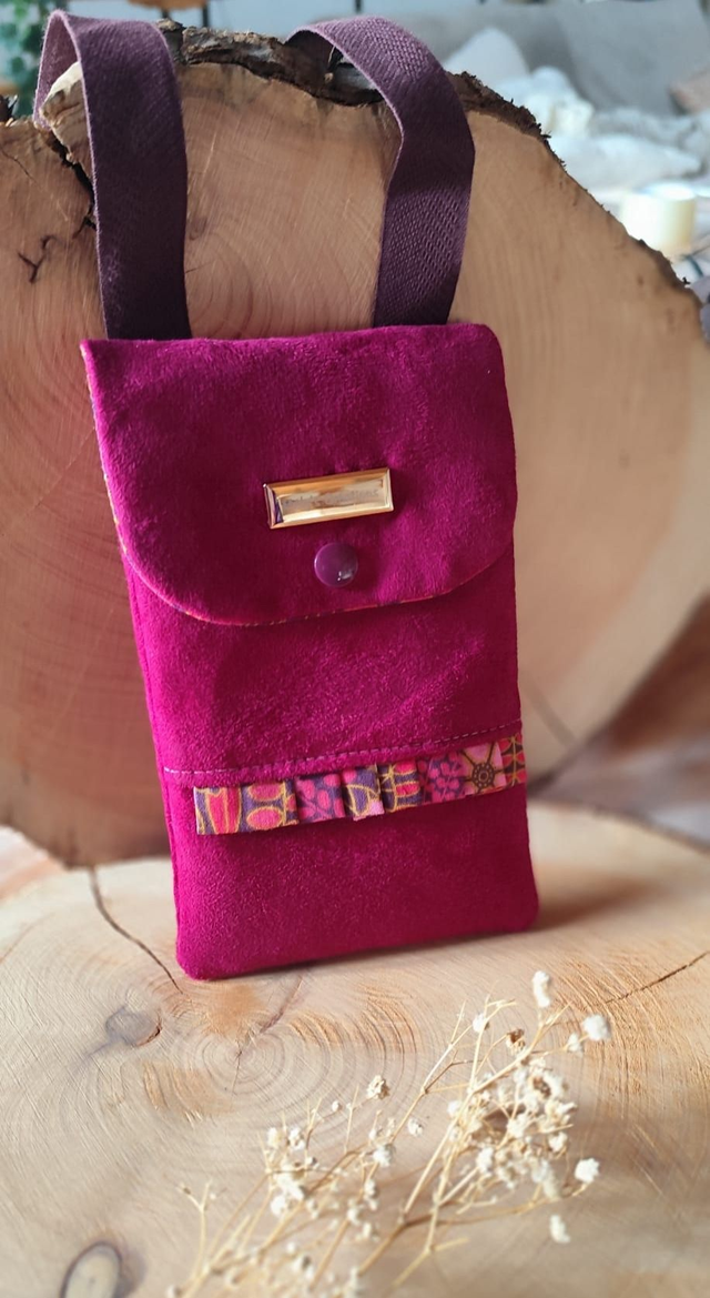Porte téléphone en suédine fuchsia ✨